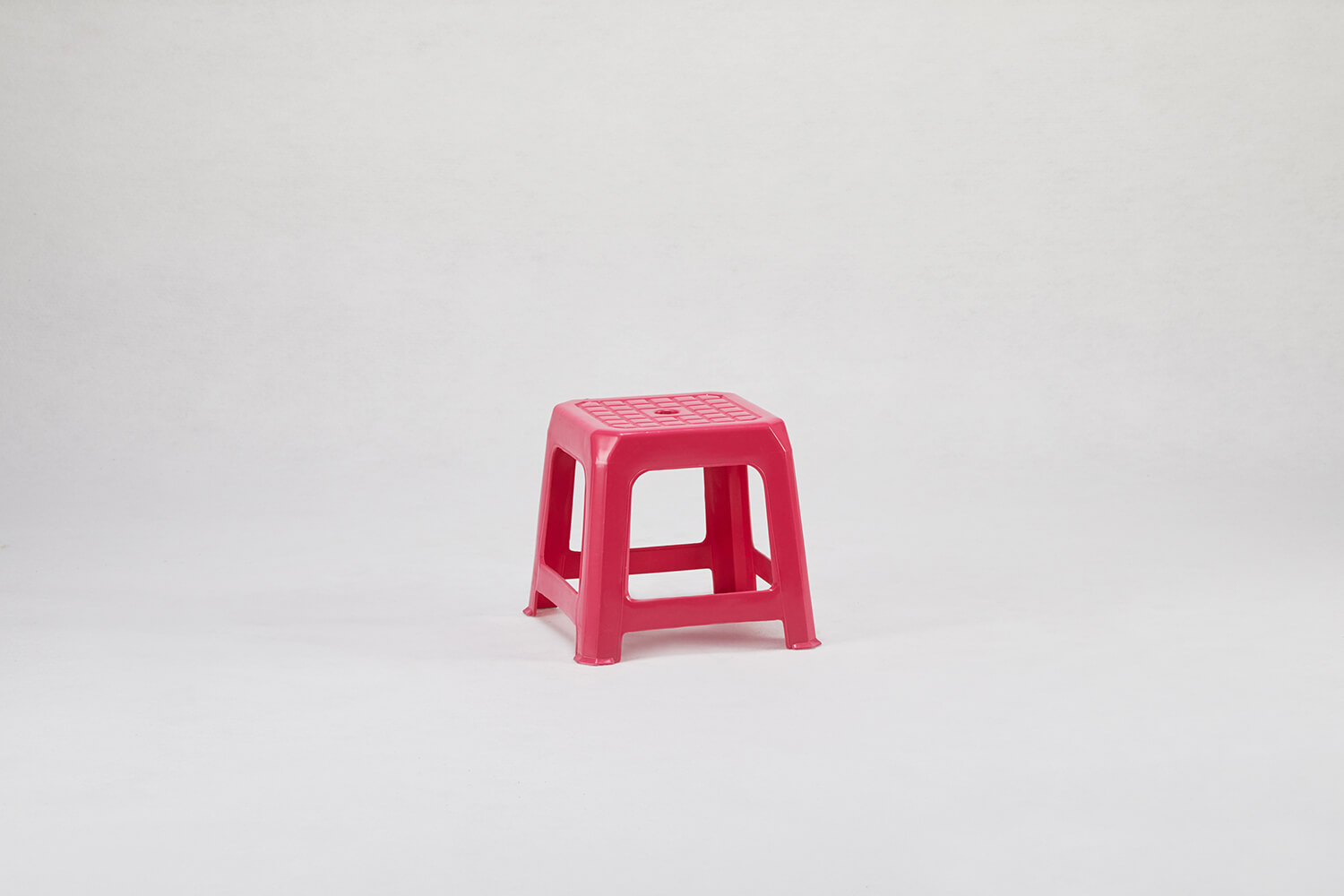粉紅色塑膠椅